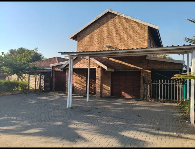 4 BEDROOM HOUSE FOR SALE IN OOS EINDE